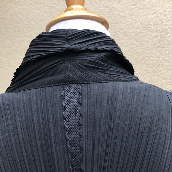 Issey Miyake Fete Fully Pleated Black Blazer and Pant Suit - Picture 11 of 13